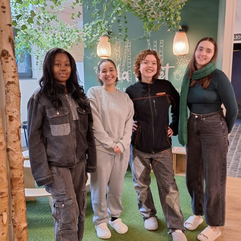 Les Polisons - Iéna, Ana, Maeva, Anissa..